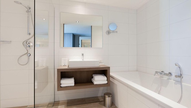 Impression Bathroom Deluxe room Hotel Groningen-Hoogkerk